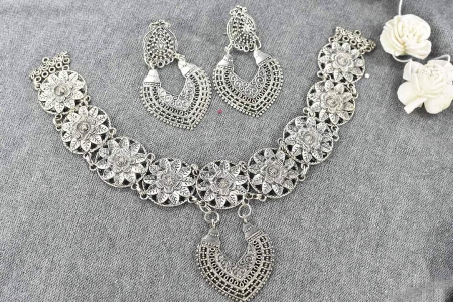 Necklace image