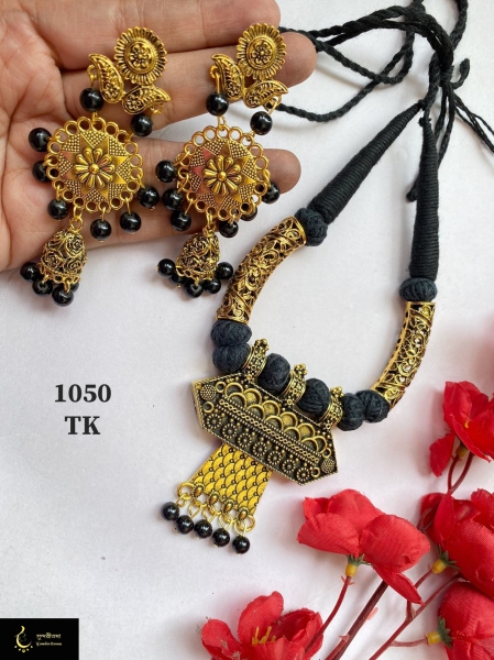 Necklace image