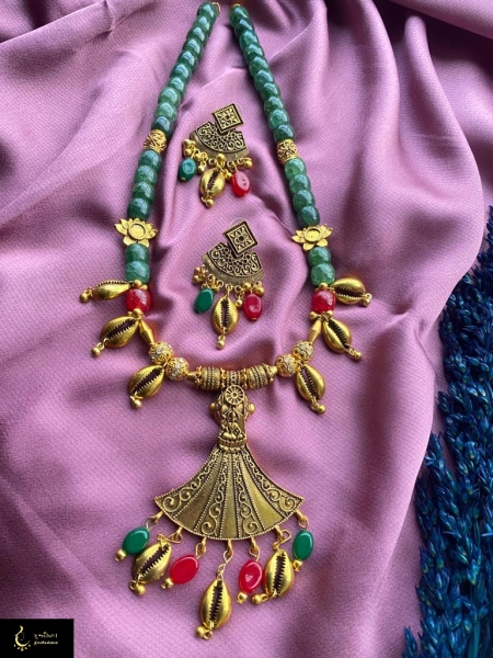 Necklace image