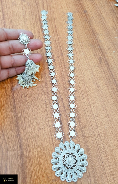 Necklace image