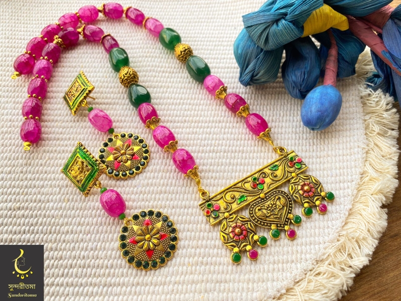 Necklace image