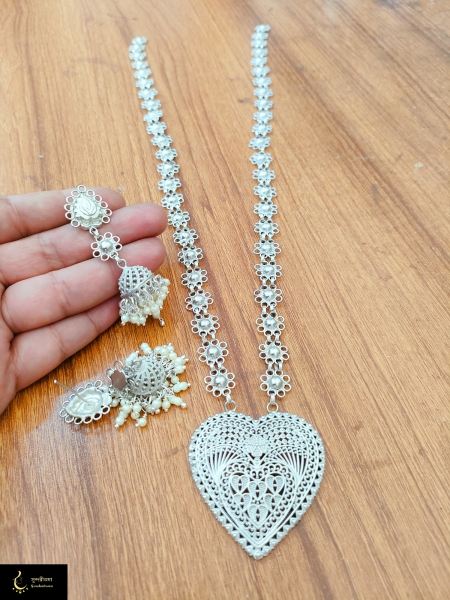 Necklace image