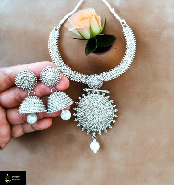 Necklace image