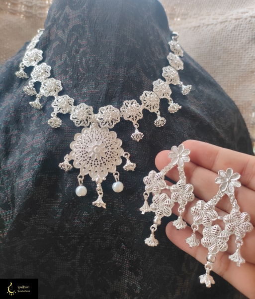 Necklace image