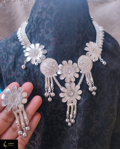 Necklace image