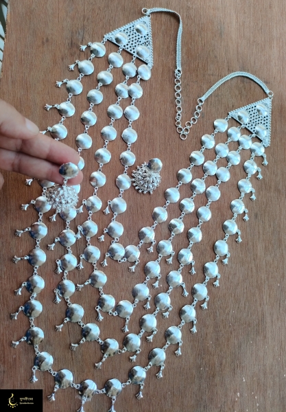 Necklace image