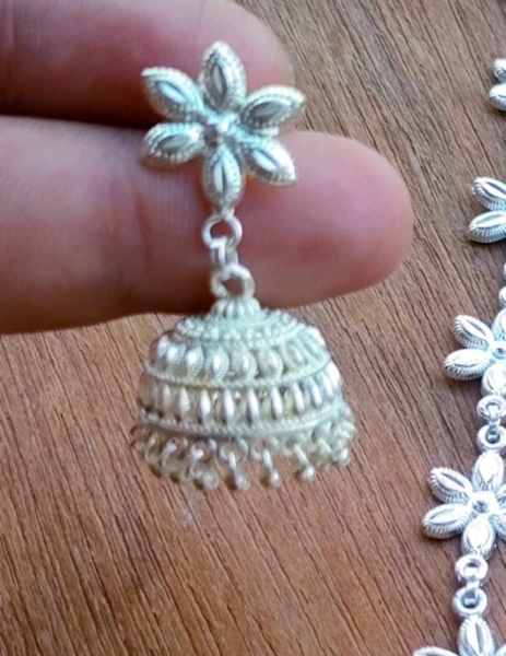 Earring image