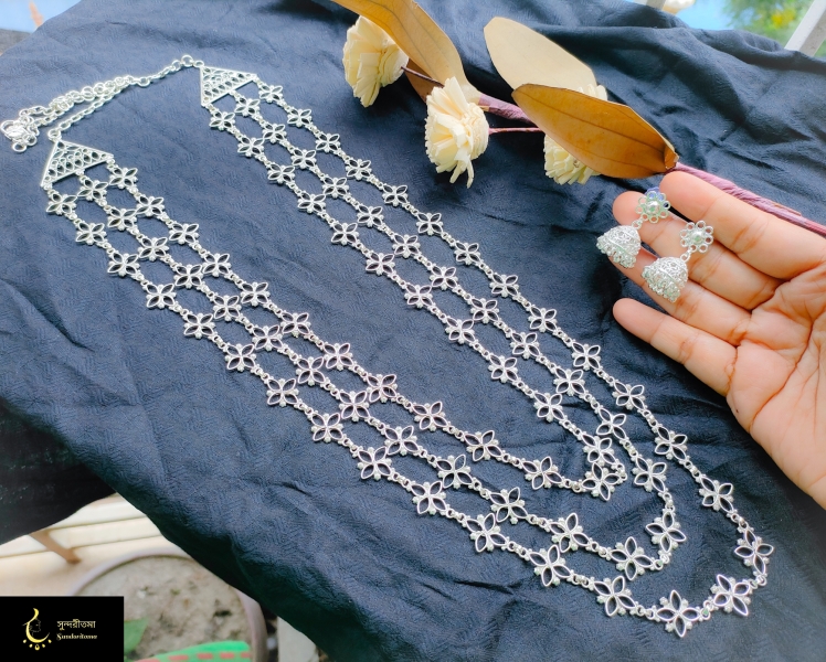 Necklace image
