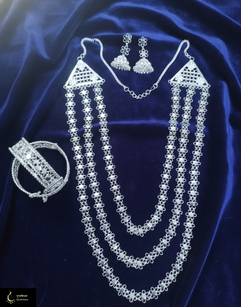 Necklace image